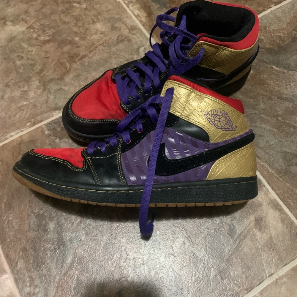 (RARE) Size 9 Limited Edition Leroy Smith Air Jordan 1’s